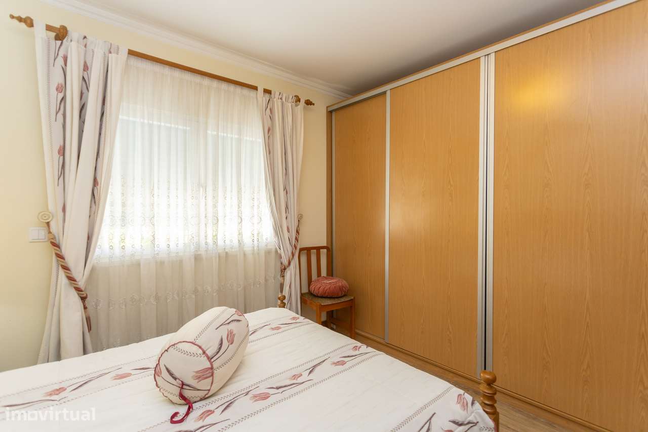 Andar de moradia T3 com terraço e cave muito espaçosa-18