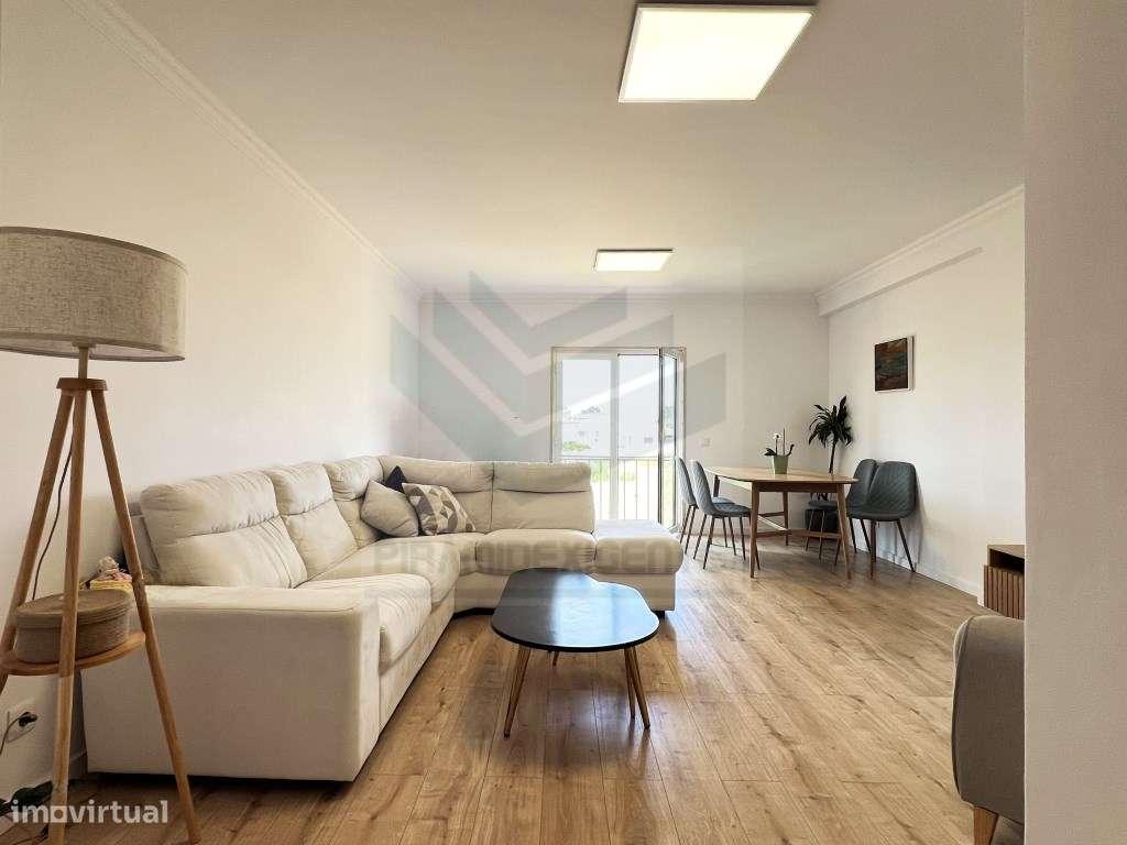 APARTAMENTO 1ºANDAR, T2, ESTACIONAMENTO, VISTA DESAFOGADA-0