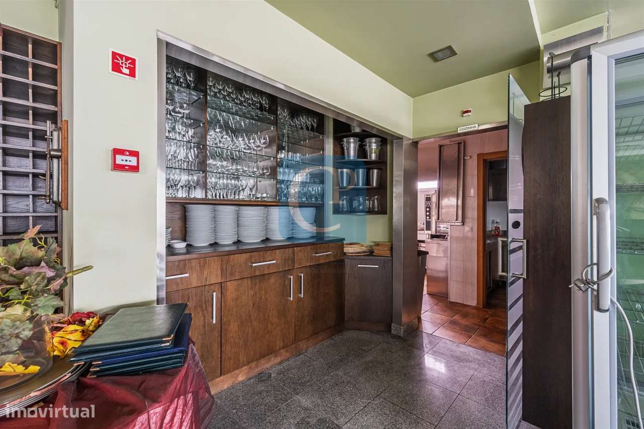 Moradia T3 com Restaurante, em Alfena, Valongo-8