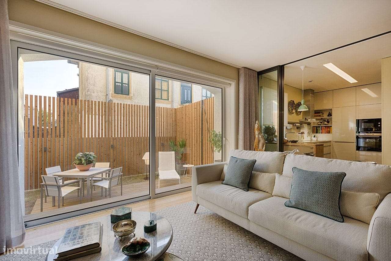 Moradia T4 reabilitada na zona histórica de Leça da Palmeira - Grande imagem: 4/36