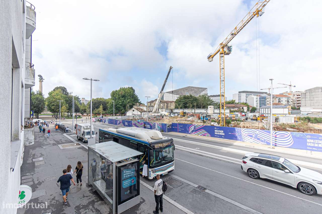 Apartamento T3 com terraço em frente ao metro da Casa da Música-29