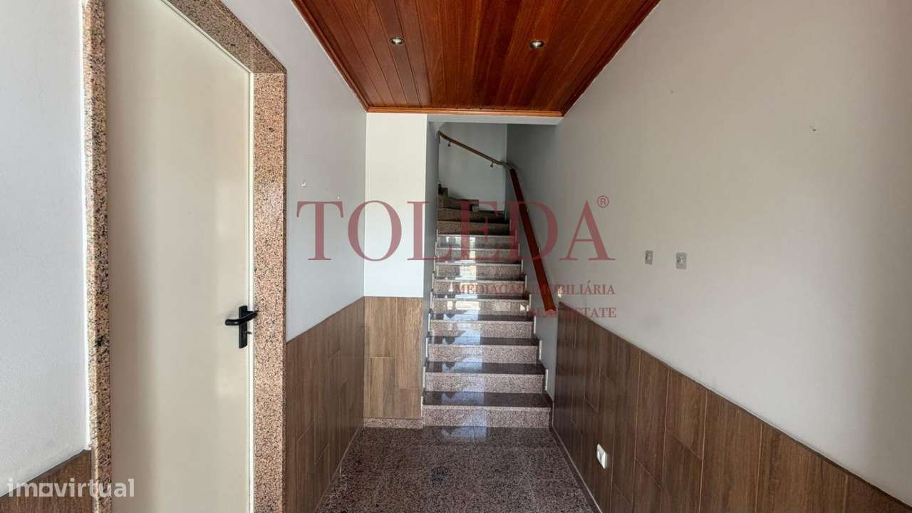 Moradia T3+1 com Terraço e Garagem-40
