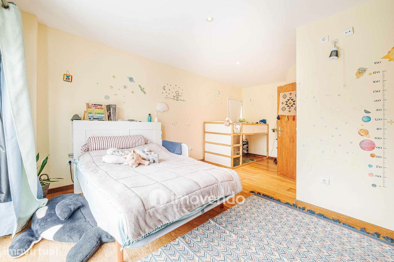 Moradia T5+2 com garagem, em condomínio com piscina, em Murches-24