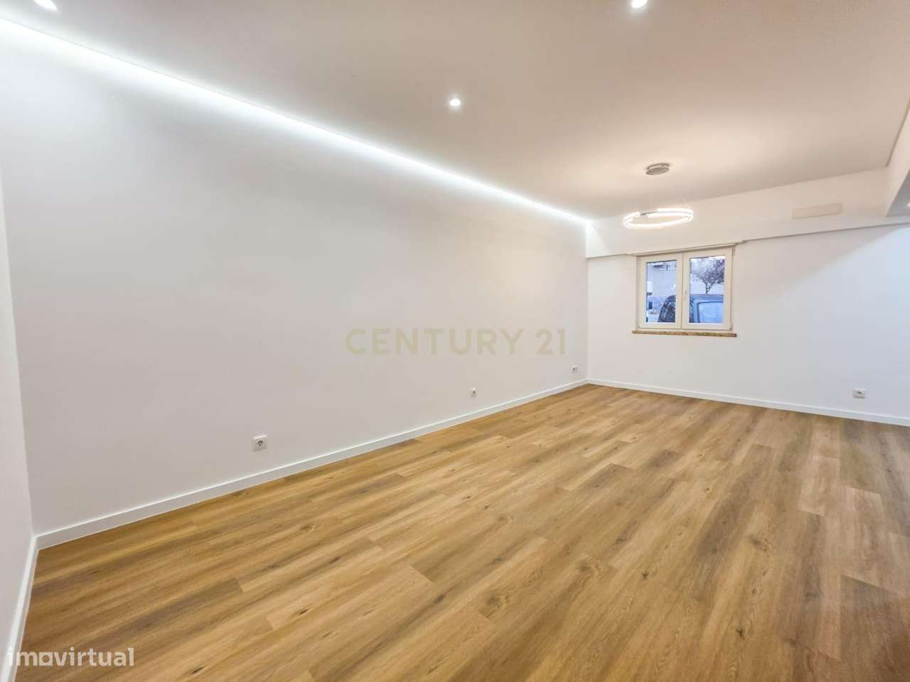 Apartamento Renovado em Setúbal com Vista para a Cidade-14