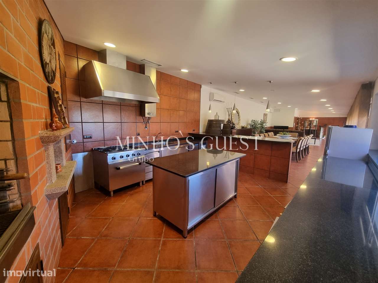 Moradia V4 de Luxo (650m2) Implantada em Terreno de 12500m2 - Souto, G-45