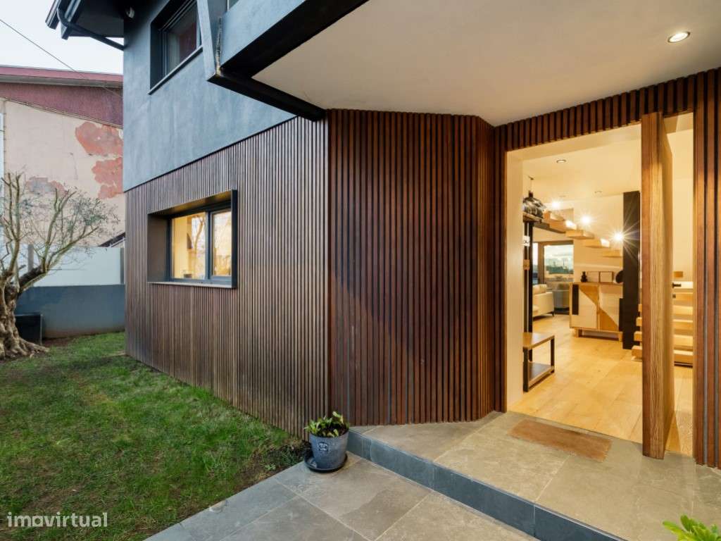 Moradia V3+1 totalmente renovada com vista mar-15