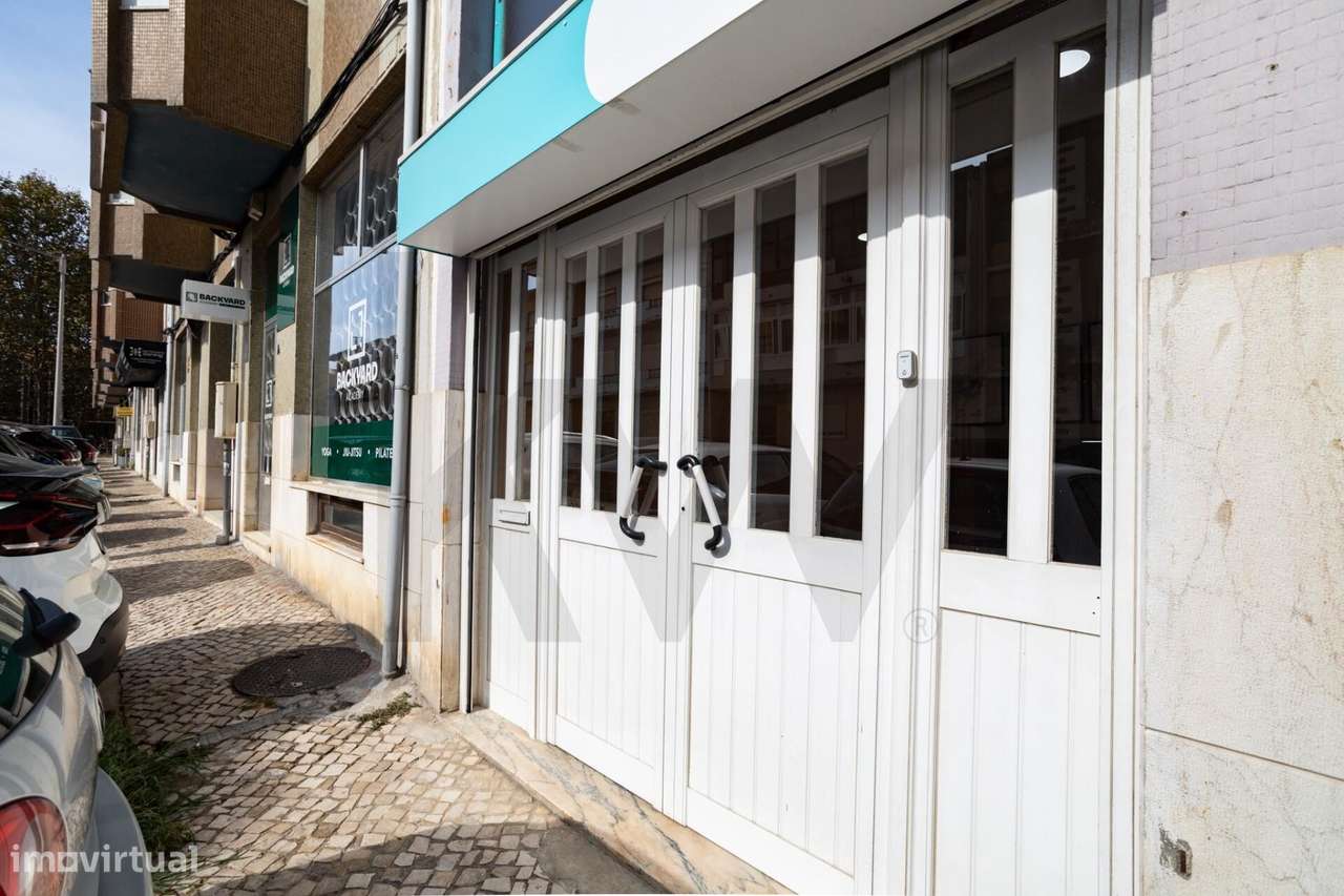Espaço comercial na Cova Piedade com 166 m2 e Forte Potencial de Rendi-29