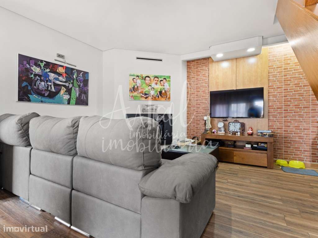 Duplex T5 no centro de Ponte de Lima com terraço panorâmico e 2 gar...-13