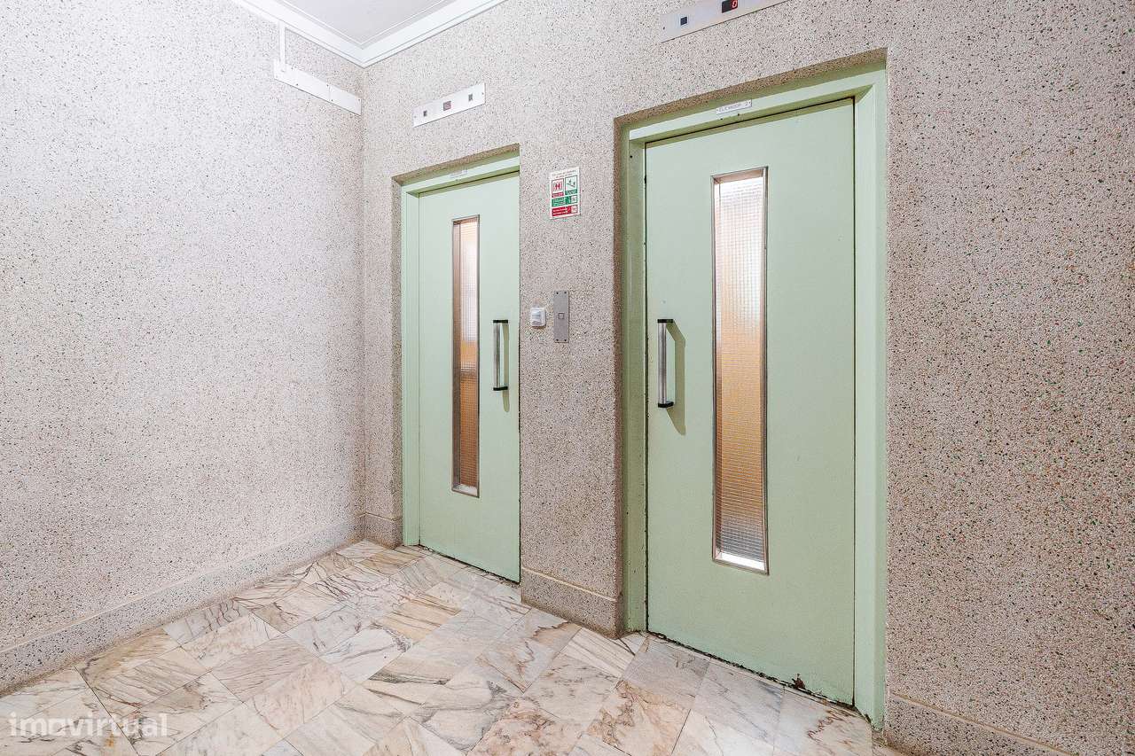 T3 em Mem Martins muito luminoso-41