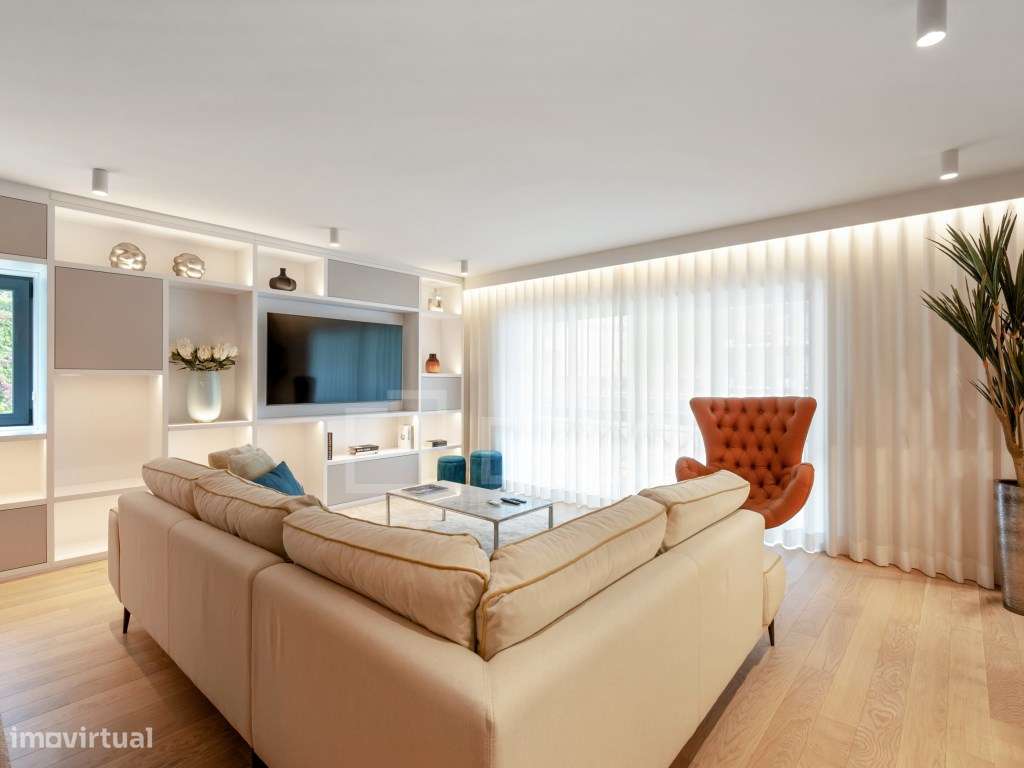 Apartamento T3, no Monte Estoril, com área 150m2,com 2 boxes - Grande imagem: 5/36