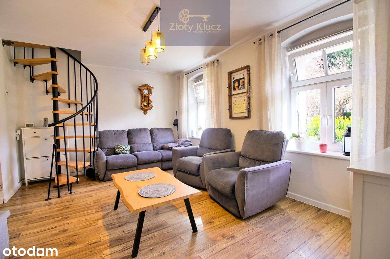 Mieszkanie dwupoziomowe z garażem i ogródkiem-0