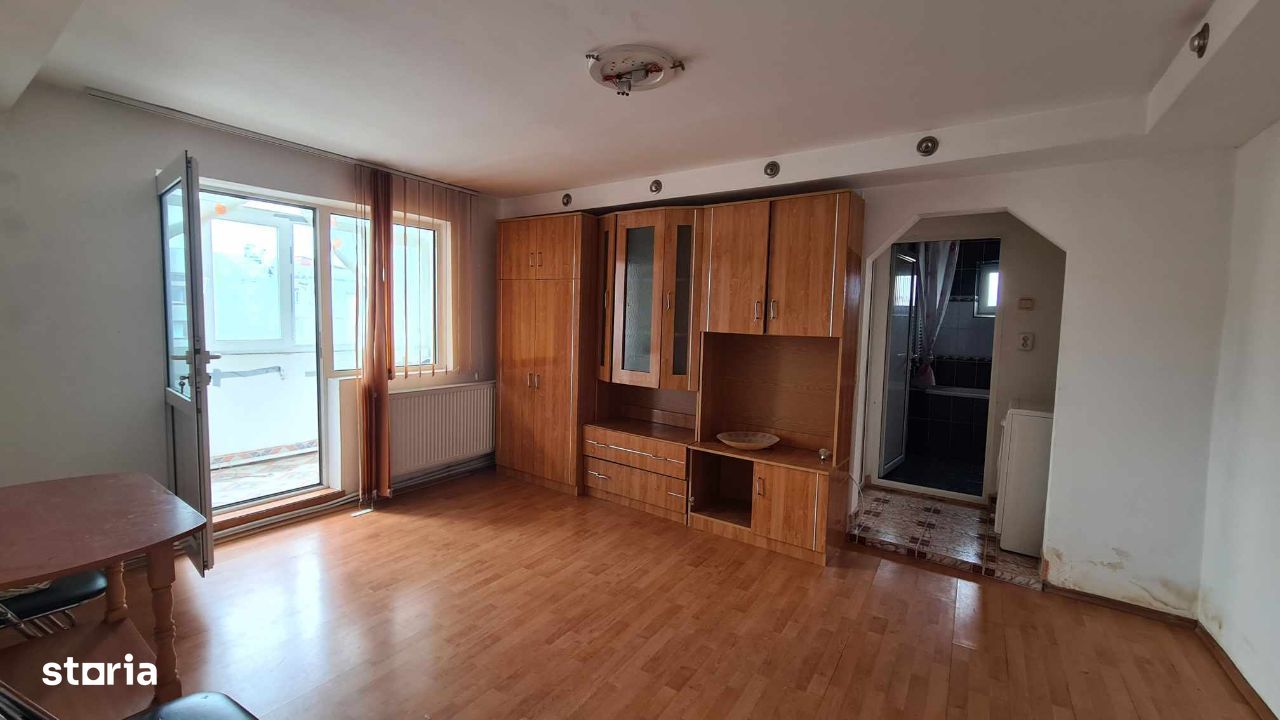 Apartament 2 camere etaj 4 zona Policlinica - Adjud