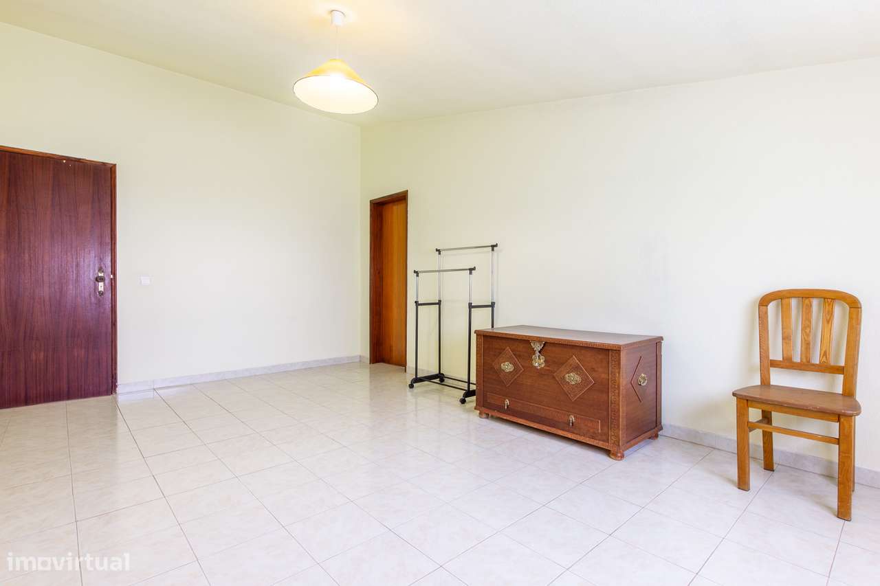 Moradia T5 com sótão, duas cozinhas, possibilidade de duas habitações-9