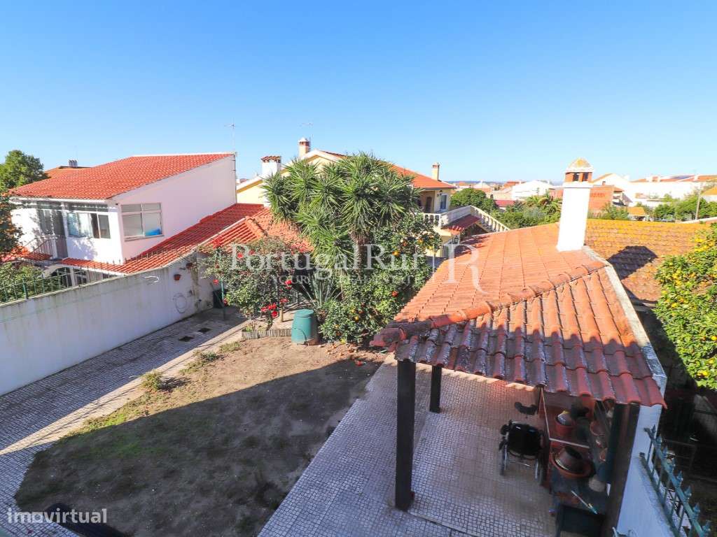 Elegante Moradia T4 com Jardim e Anexos em Alpiarça-28