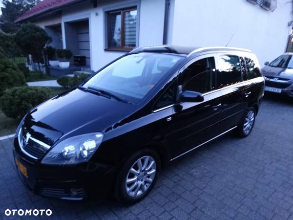 Opel Zafira 1.8 Cosmo - 1