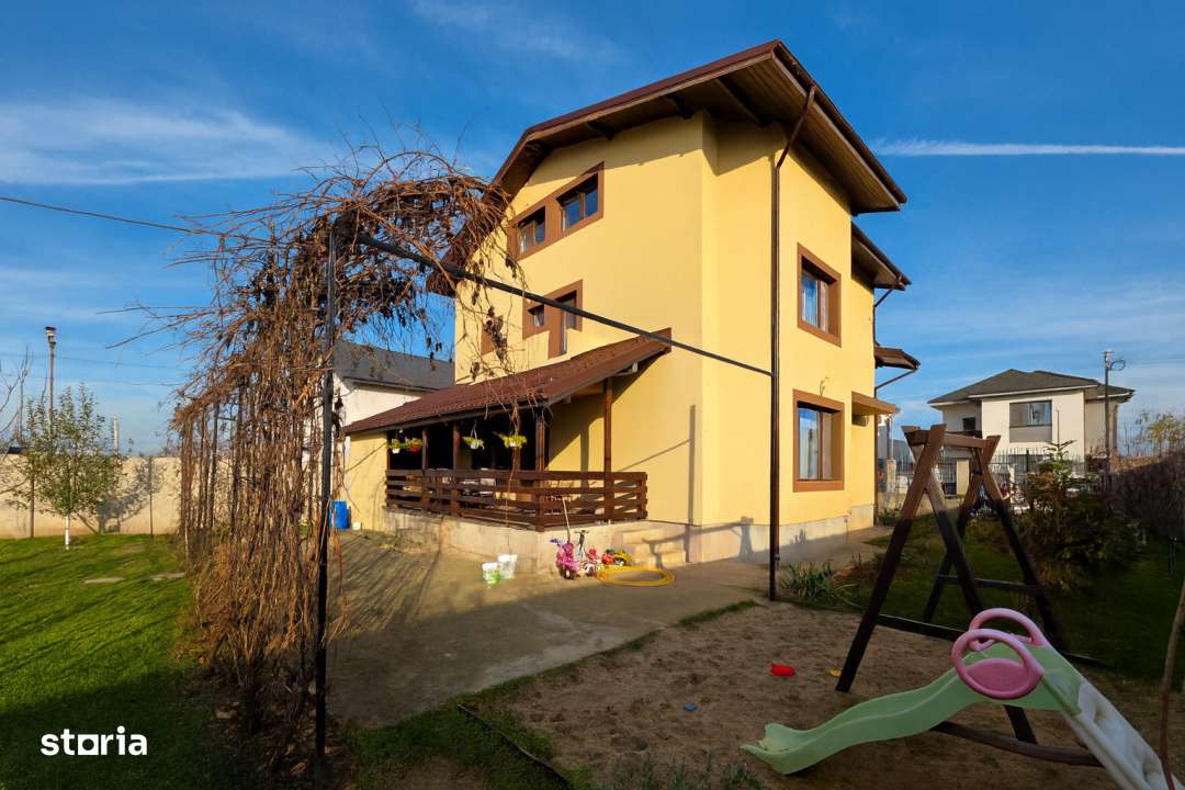 Vila spatioasa in Ciorogarla, teren 656 mp, mansarda 80 mp-1