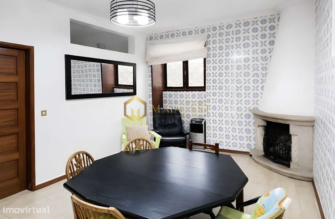 Moradia de Grande Dimensão com Anexos e Terreno - Grande imagem: 2/12