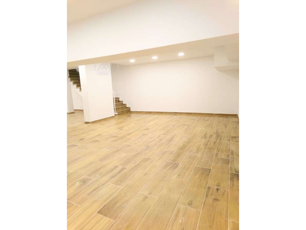 Loja com Rendimento - Areeiro - Rentabilidade de 8.5%-15