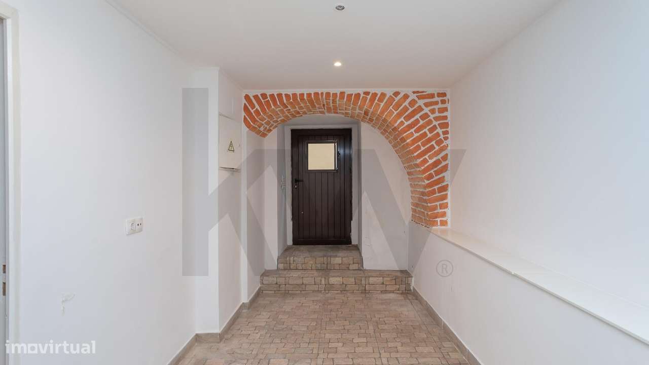 Minimalismo e Herança: O Refúgio Perfeito na Calçada do Lavra-1