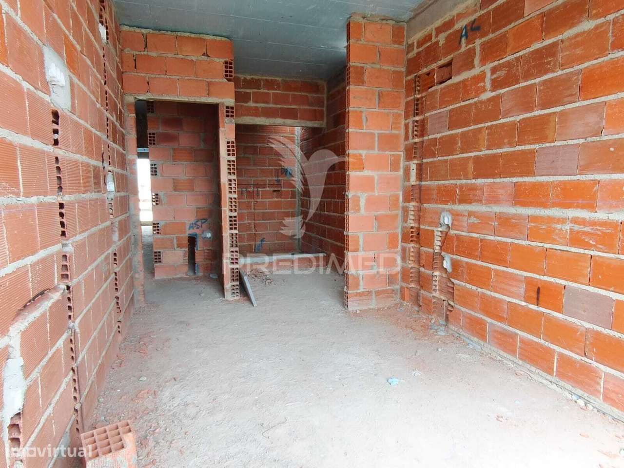 Moradia Bi-Familiar com Piscina- 2 Fracções T4 - Grande imagem: 5/14