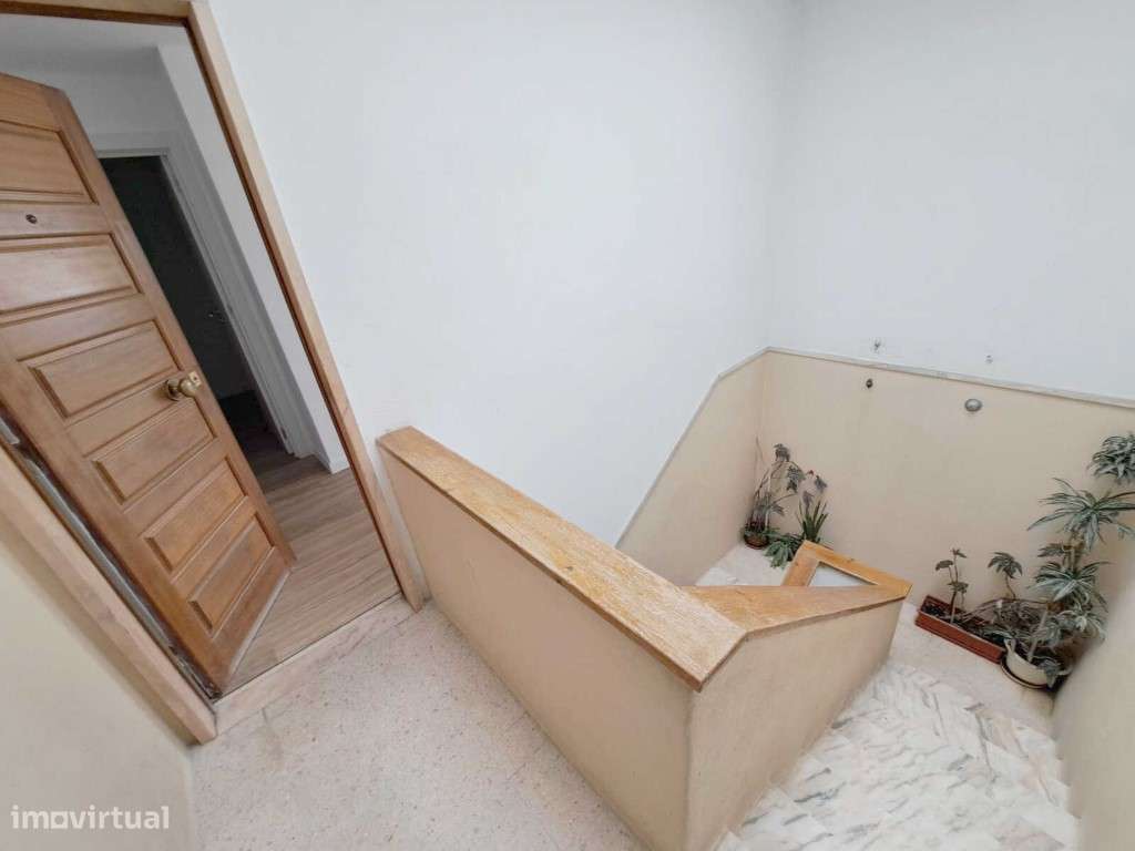 Apartamento T2 com varanda para venda em Camarate, Loures - Lisboa-19