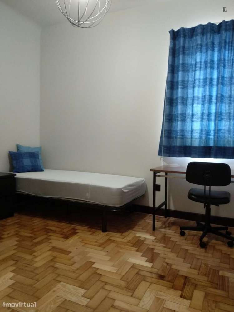 Quarto - localizado em Paranhos Porto - Grande imagem: 3/25