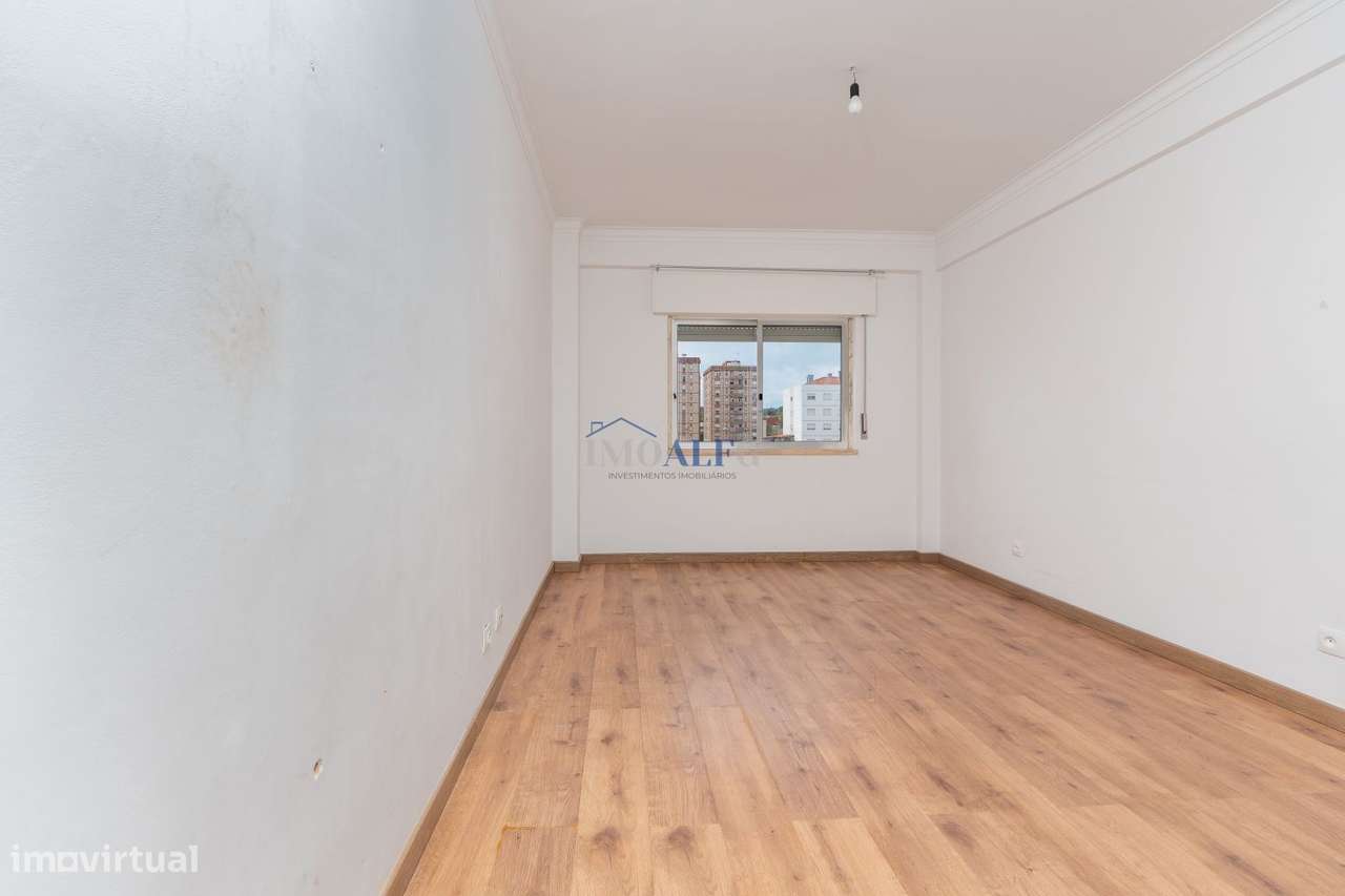 Apartamento T3 no centro de Vialonga com elevador-21