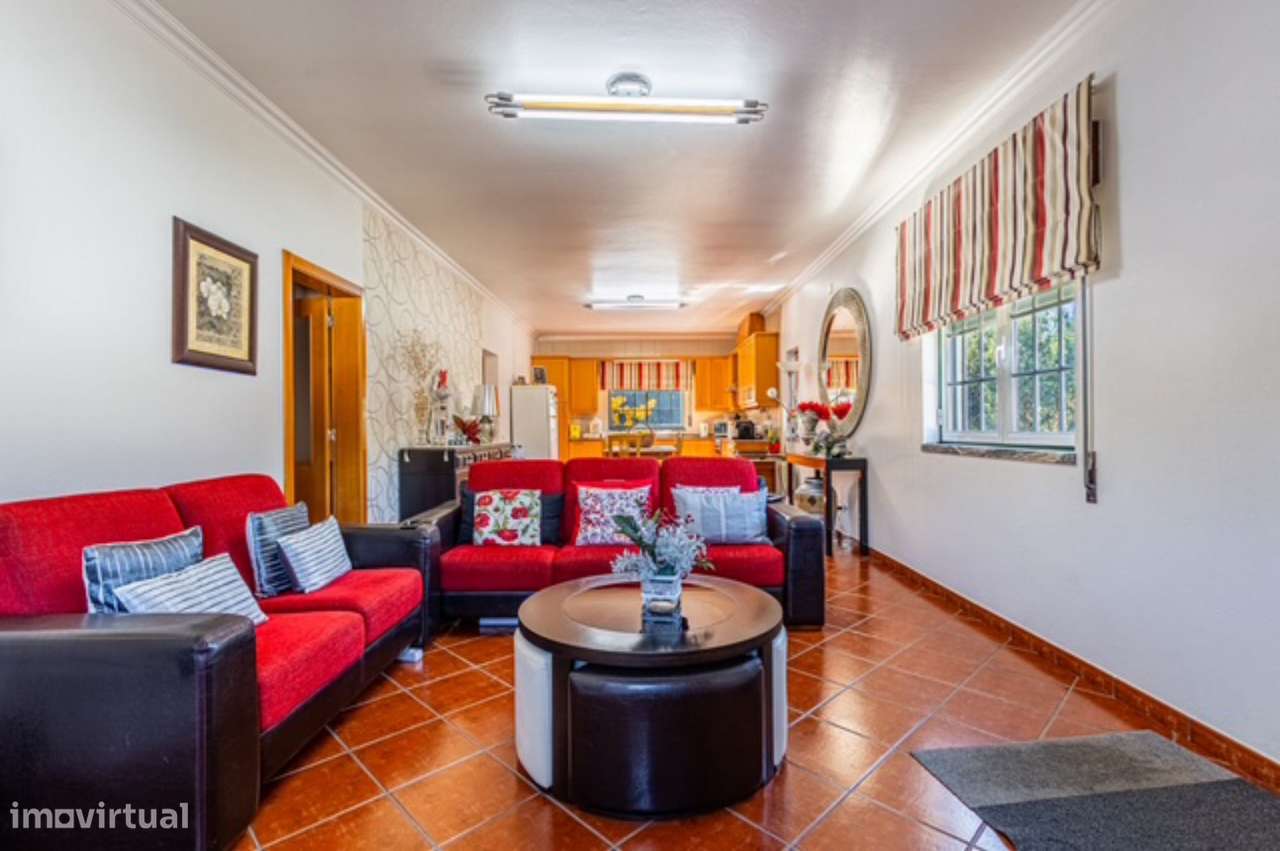 Quintinha com habitação, armazéns e terreno - Rio Maior-11