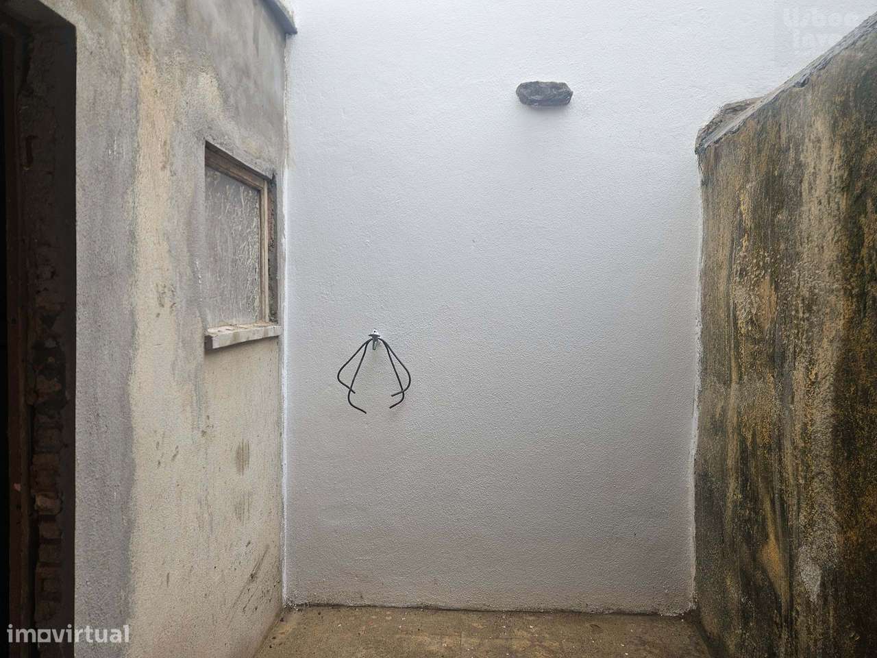 Vendo T2 para remodelação em predio totalmente remodelado-10