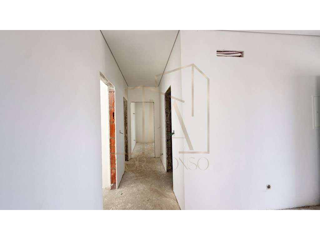 Moradia Independente T3 + 1 com 2 Suítes e piscina-7