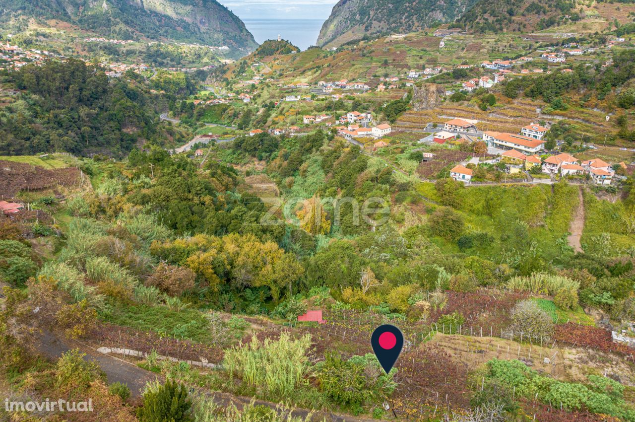 Refúgio perfeito com uma área de 1253 m2 em São Vicente