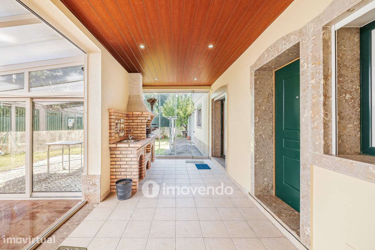 Moradia T4, com condomínio com piscina, em Almargem do Bispo-27