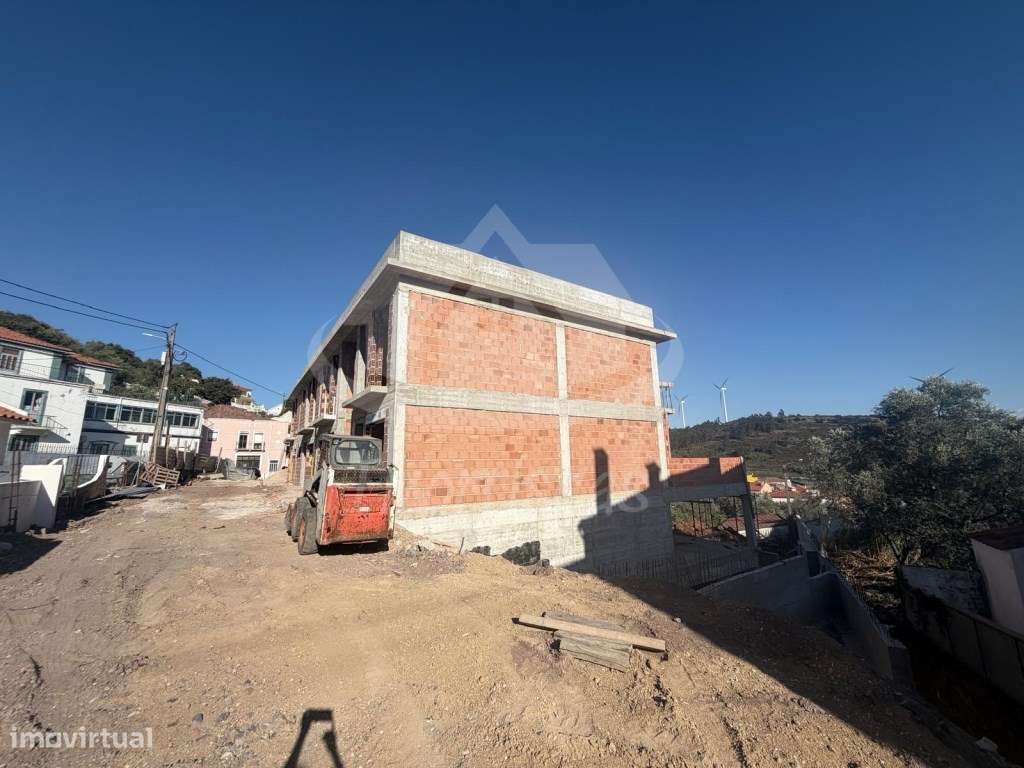 Moradia T3 em condomínio fechado com logradouro e piscina em Fanhõe...-12