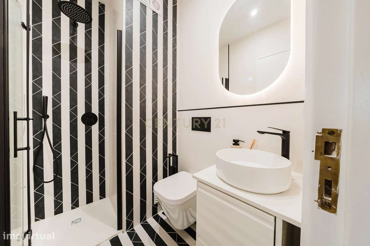 T4 luminoso com varanda ampla a 5 minutos da estação de Monte Abraão-18