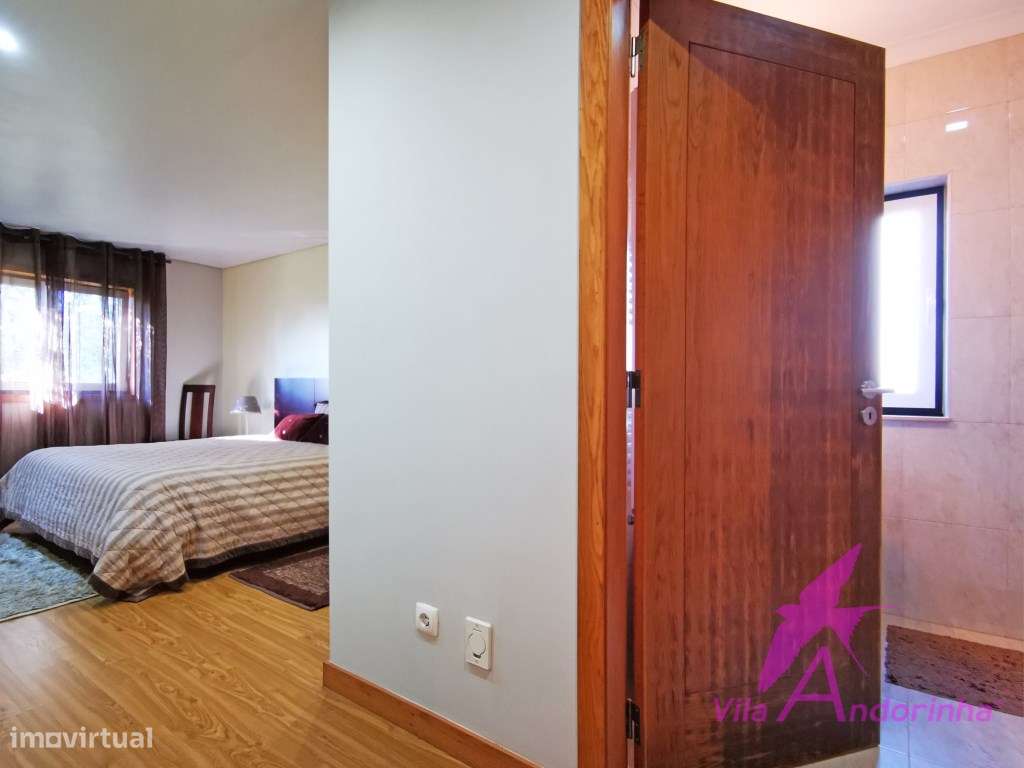 Moradia T4 Independente a 5 minutos da praia e do centro-13