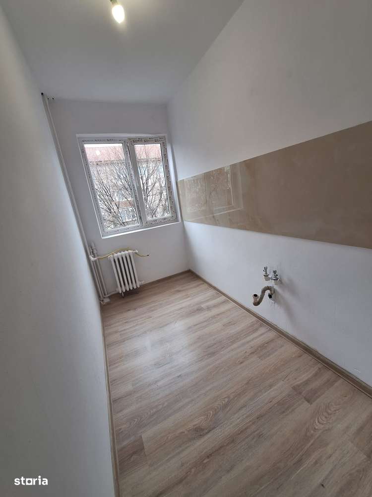 Apartament cu 4 camere, balcon, în Circumvalatiunii ... 99.900 euro-3