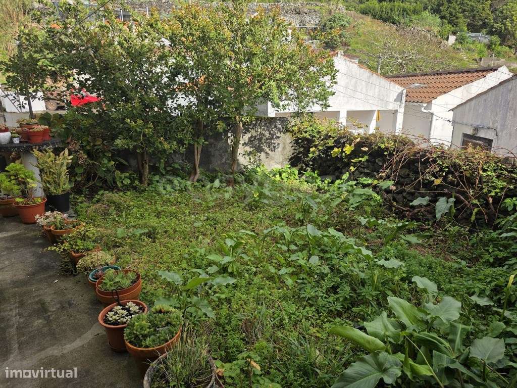 Moradia T3 nas Lajes do Pico com garagem e terraço com vista mar - Grande imagem: 5/21