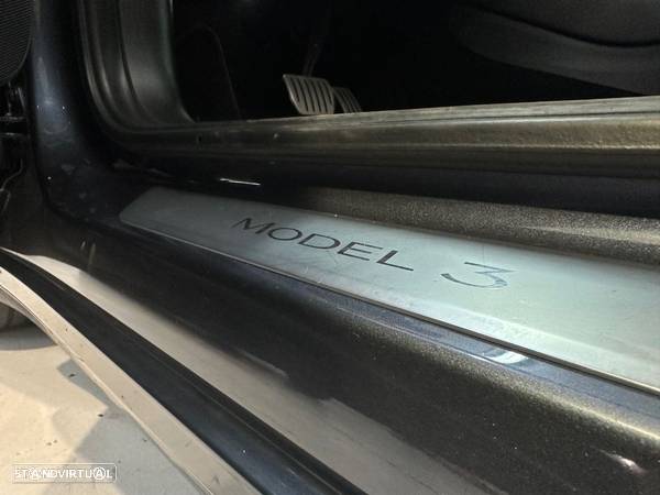 Tesla Model 3 - 24