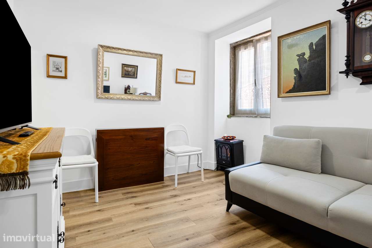 Charmoso T1 Renovado por Arquitetos no Coração do Bairro Alto!-6