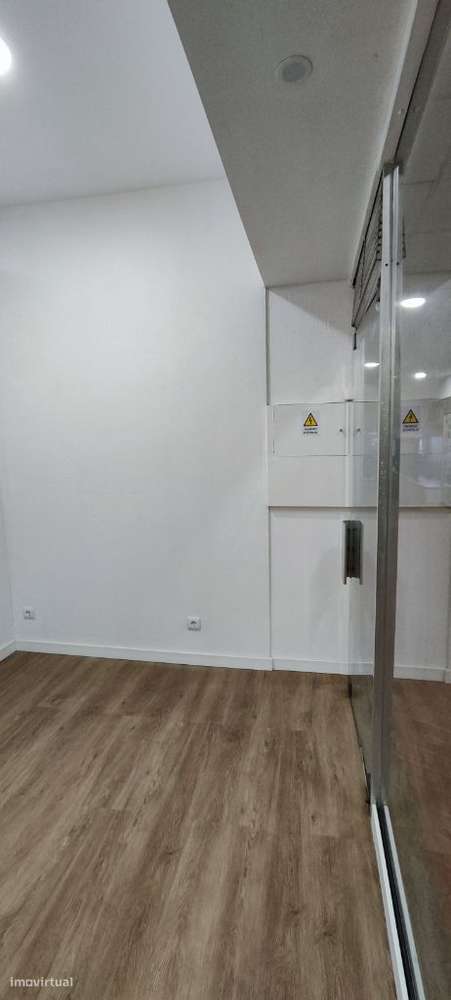 Disponível Loja 51 no centro de Matosinhos - Grande imagem: 5/11