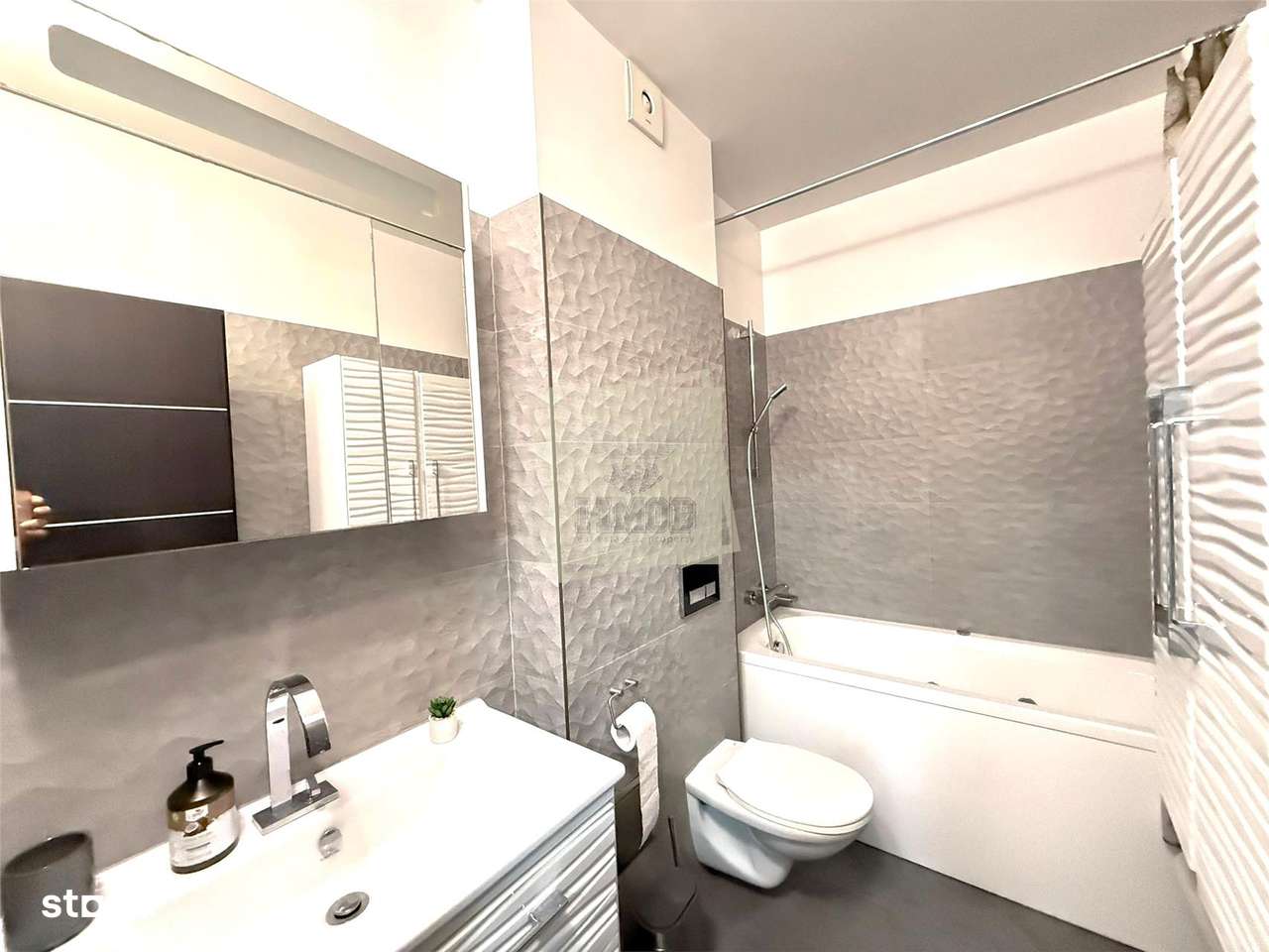 Apartament mobilat 3 camere etaj 2 balcon boxa in Arhitectilor-8