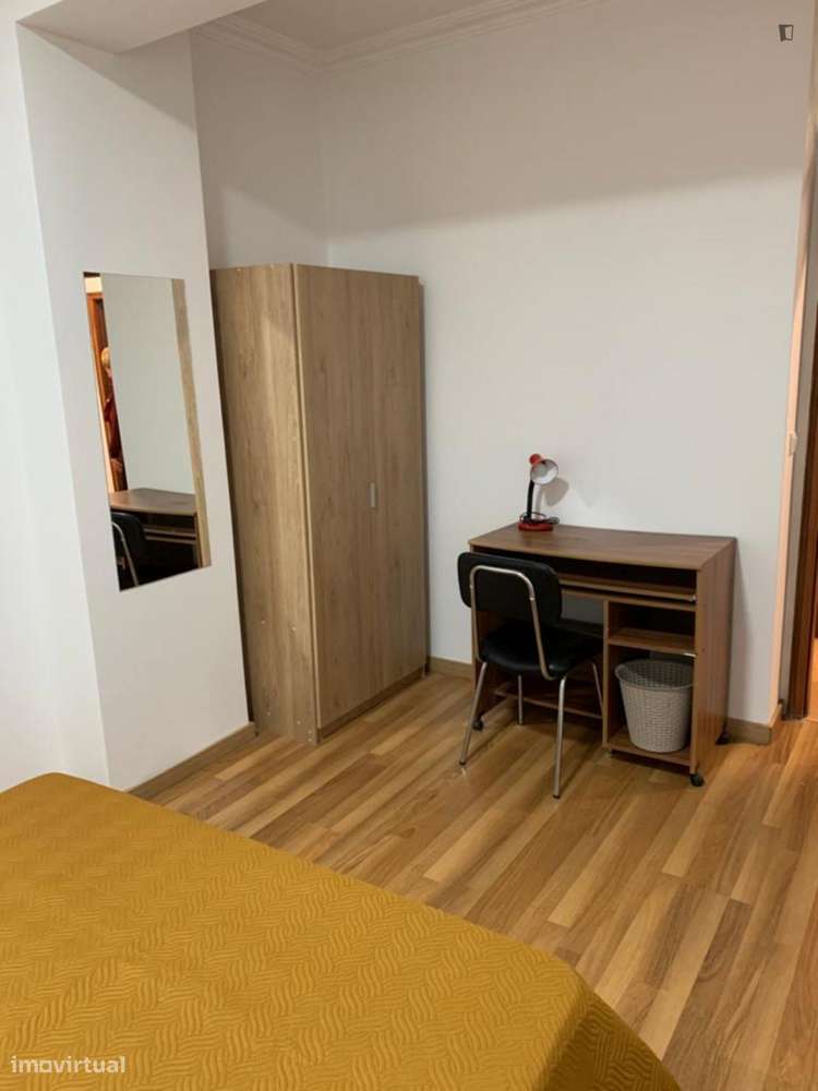 Quarto - localizado em Covilha - Grande imagem: 4/10
