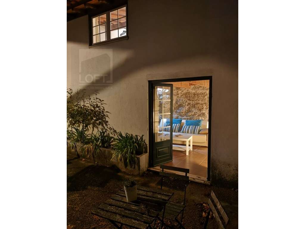 Condomínio com 6 Moradias V2 /V3 Mobiladas e Equipadas-25