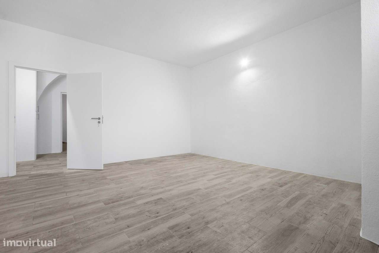 Apartamento T5 com Garagem no Centro de Fronteira - Remodelado - Grande imagem: 5/30