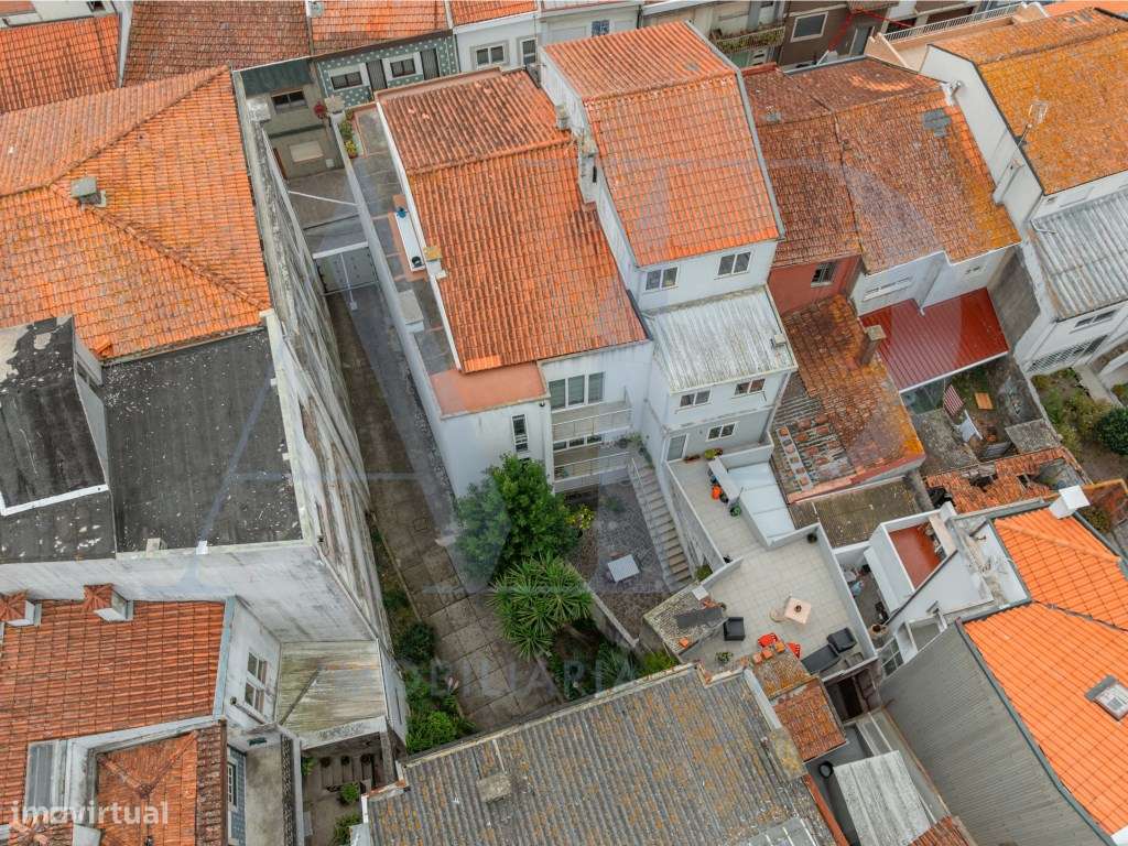 Moradia T4 com espaço comercial e logradouro no centro da Póvoa de ...-34
