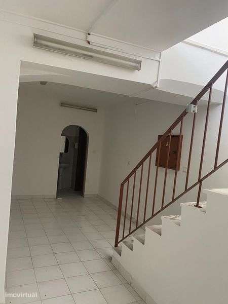 Arrenda se maravilhosa loja com potencial para diversas atividades - Grande imagem: 4/6