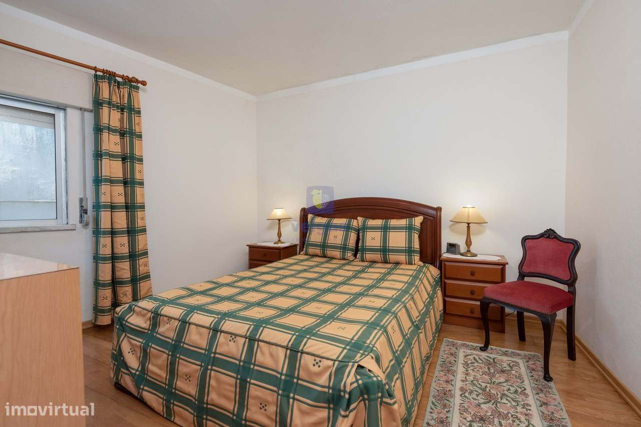 Moradia com Glamour! T4 com Garagem e Terraço no Centro de Vidais-28