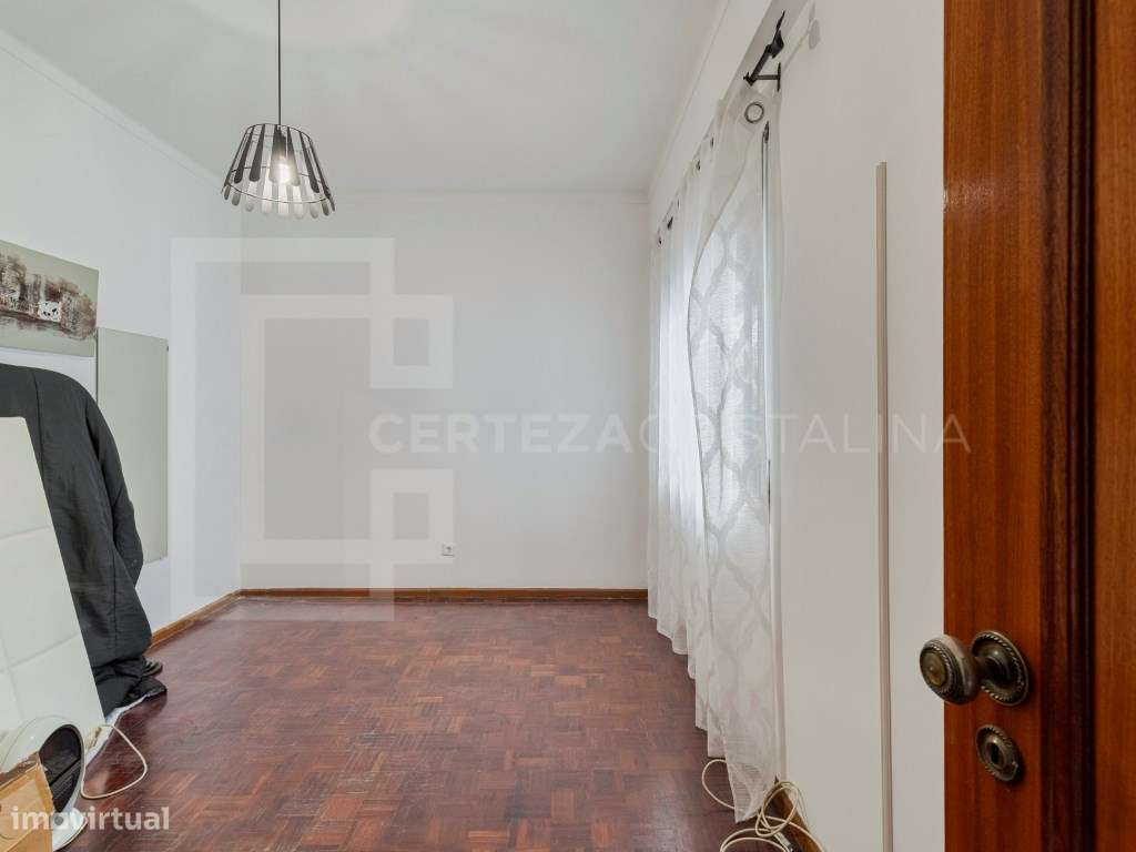 Apartamento T2 com varandas na Baixa da Banheira-14