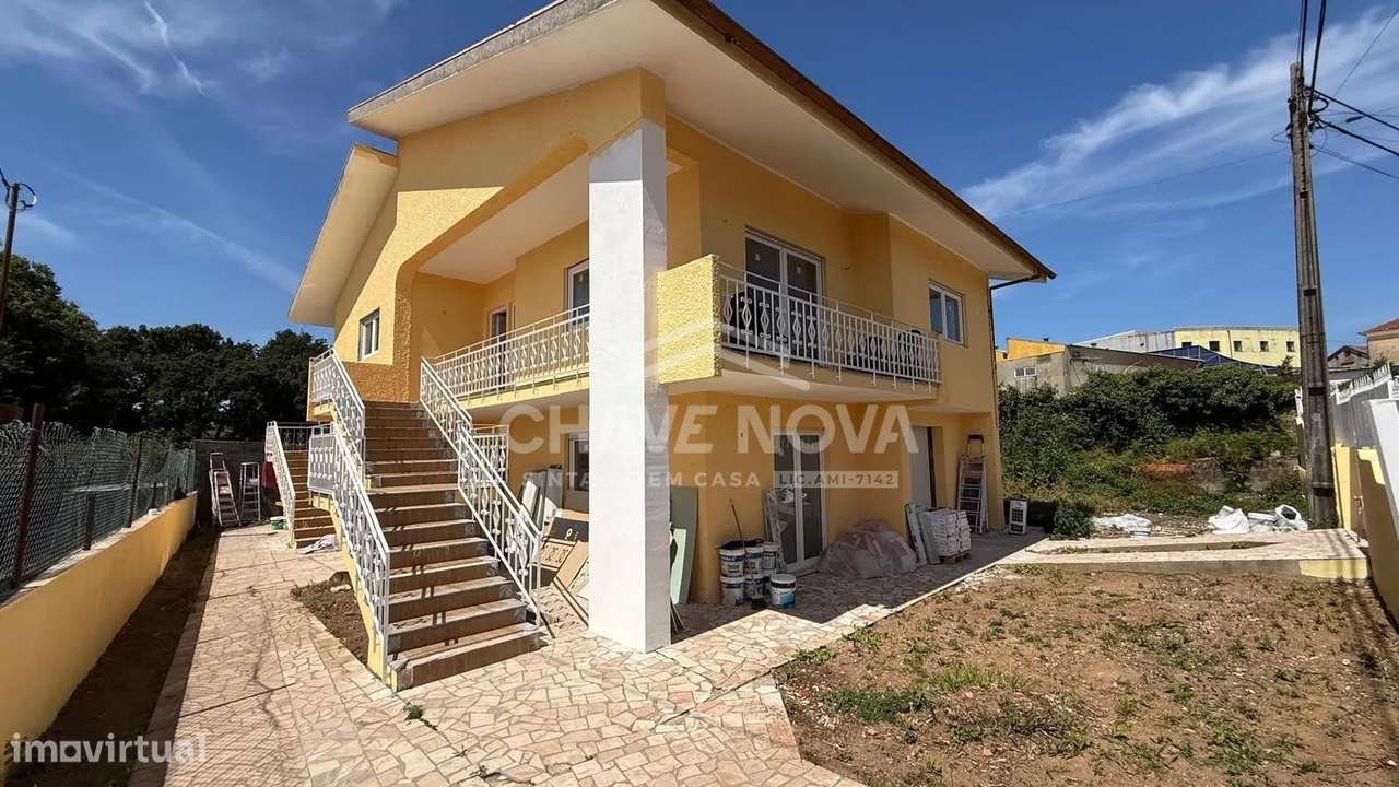 Moradia Isolada c/ Terreno em Santa Maria da Feira-0