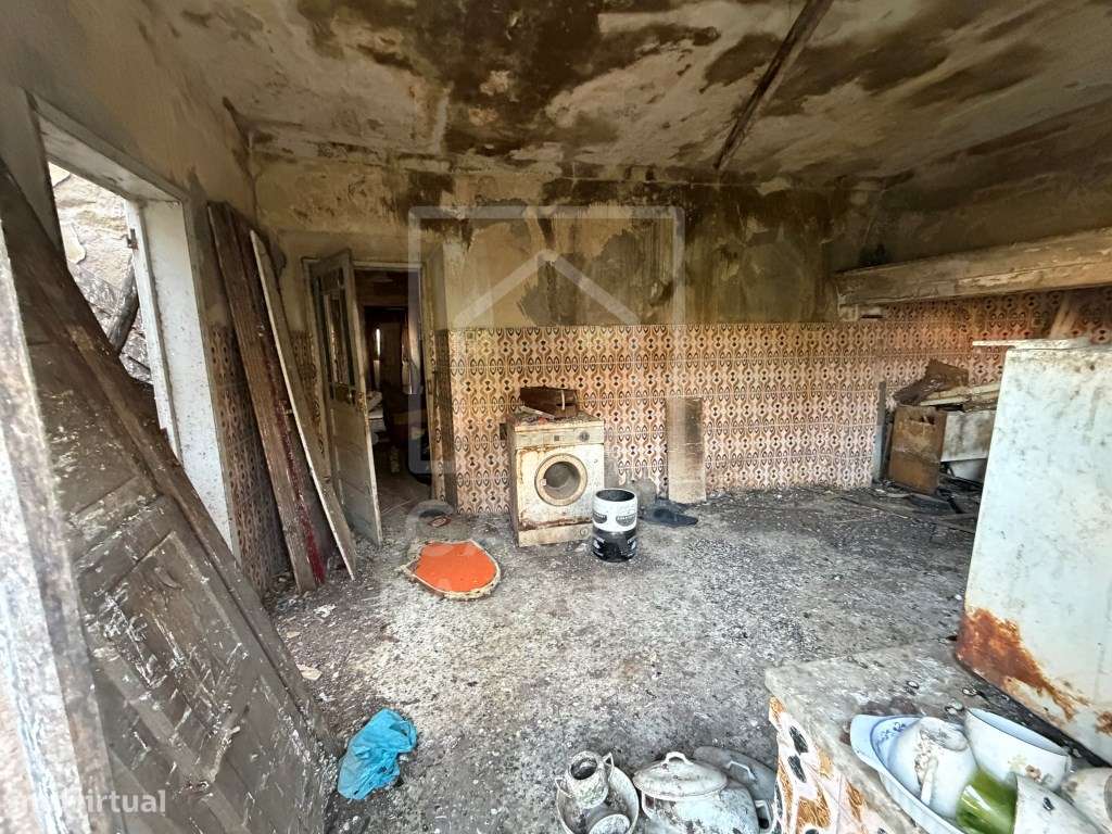 Moradia para Reabilitação Total no Centro da Vila de Cuba-11